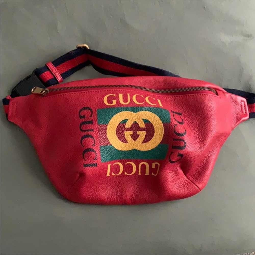 100% Authentic Fanny pack…worn a few times in great condition